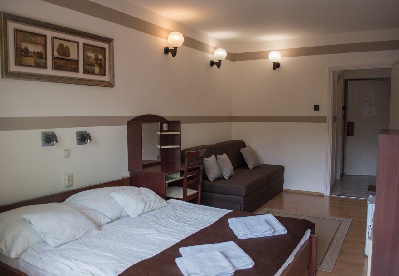 Flóra Panzió Pensión Miskolc